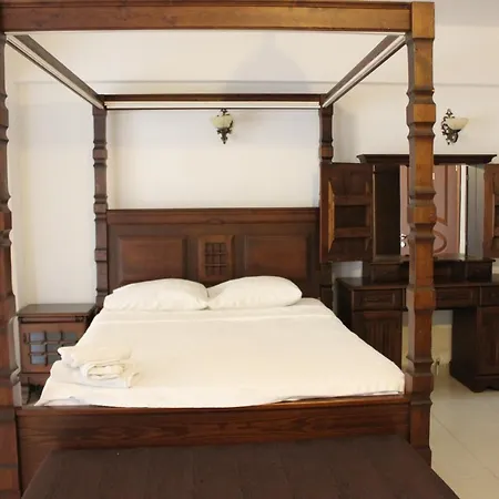 Hotel Ennis *